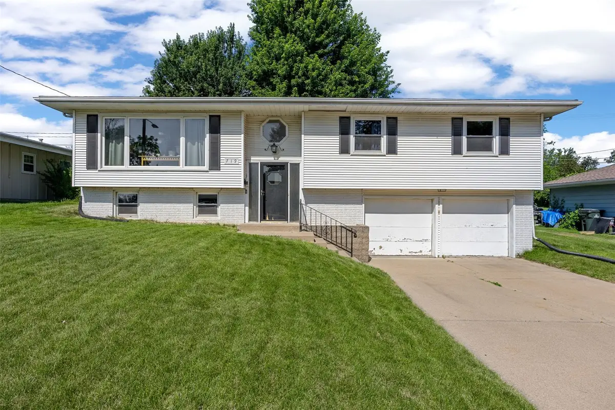 719 35th Street Se, Cedar Rapids, IA 52403 - #1