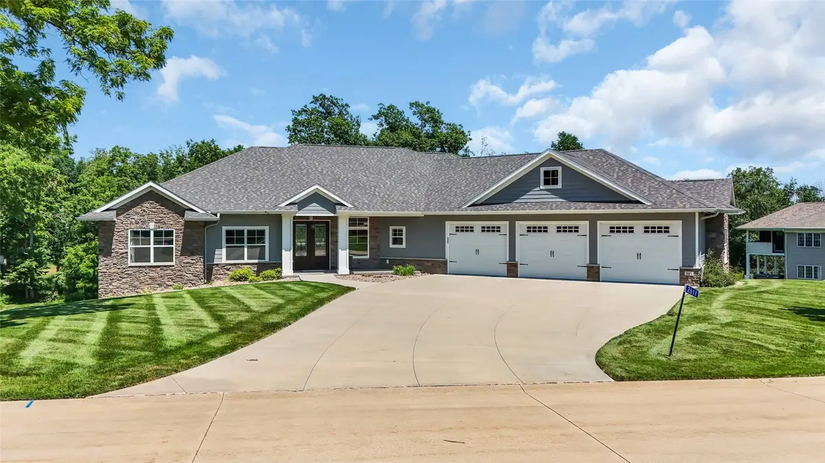2611 Diamondwood Drive, Cedar Rapids, IA 52403 - #1