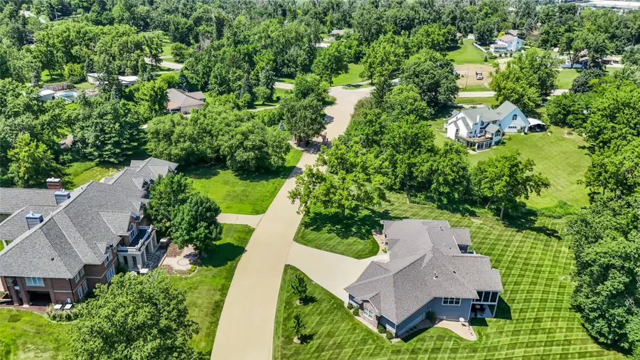 2611 Diamondwood Drive, Cedar Rapids, IA 52403 - #3