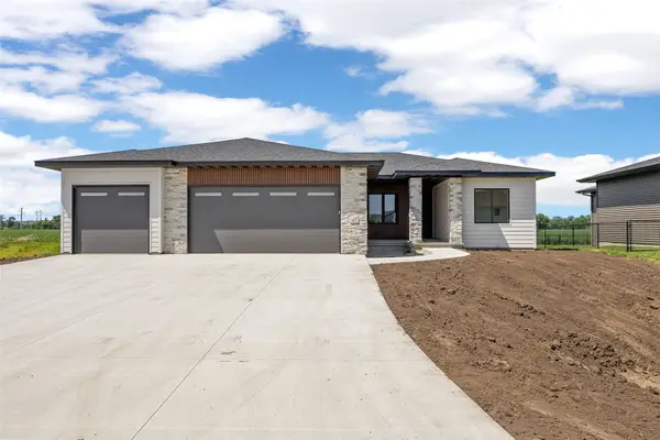 317 Hackberry Drive, Palo, IA 52324