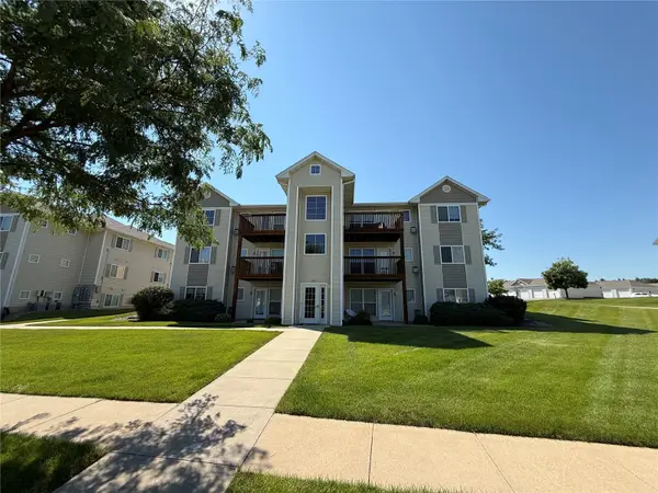 6615 Creekside Drive Ne #12, Cedar Rapids, IA 52402