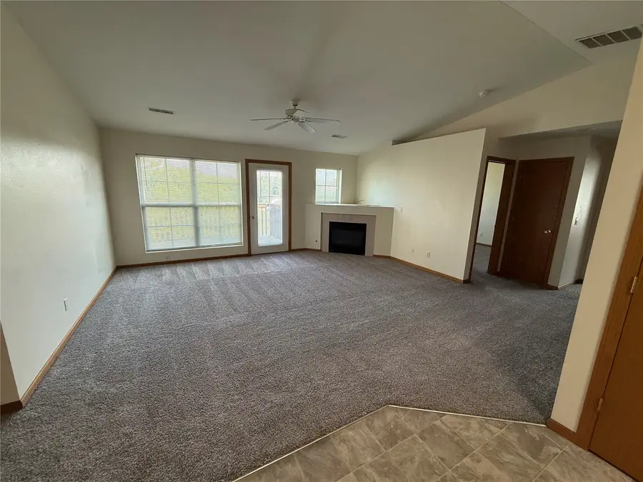 6615 Creekside Drive Ne #12, Cedar Rapids, IA 52402 - #3