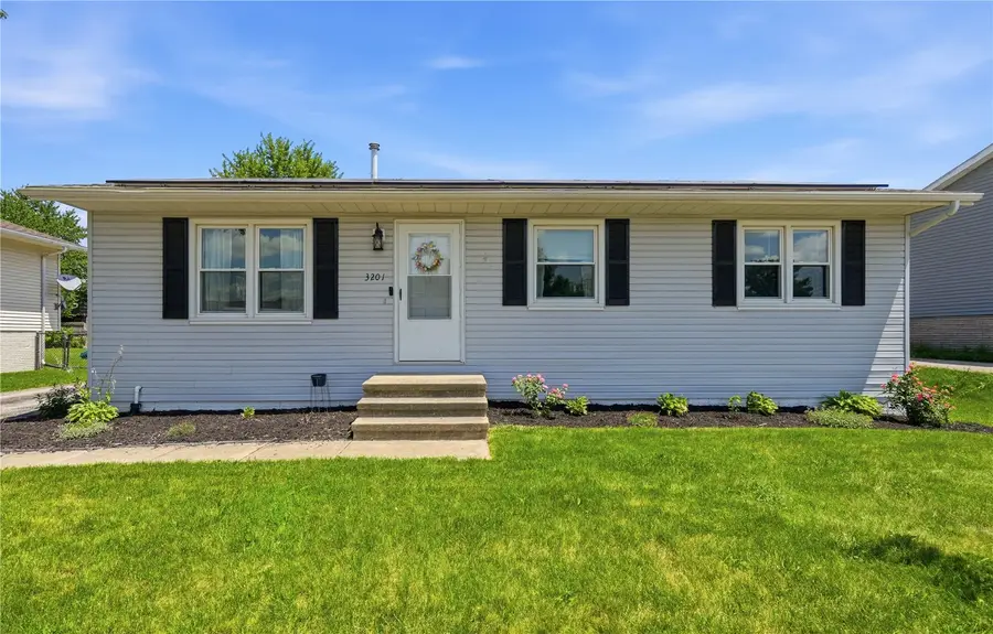 3201 2nd St, Marion, IA 52302 - #2