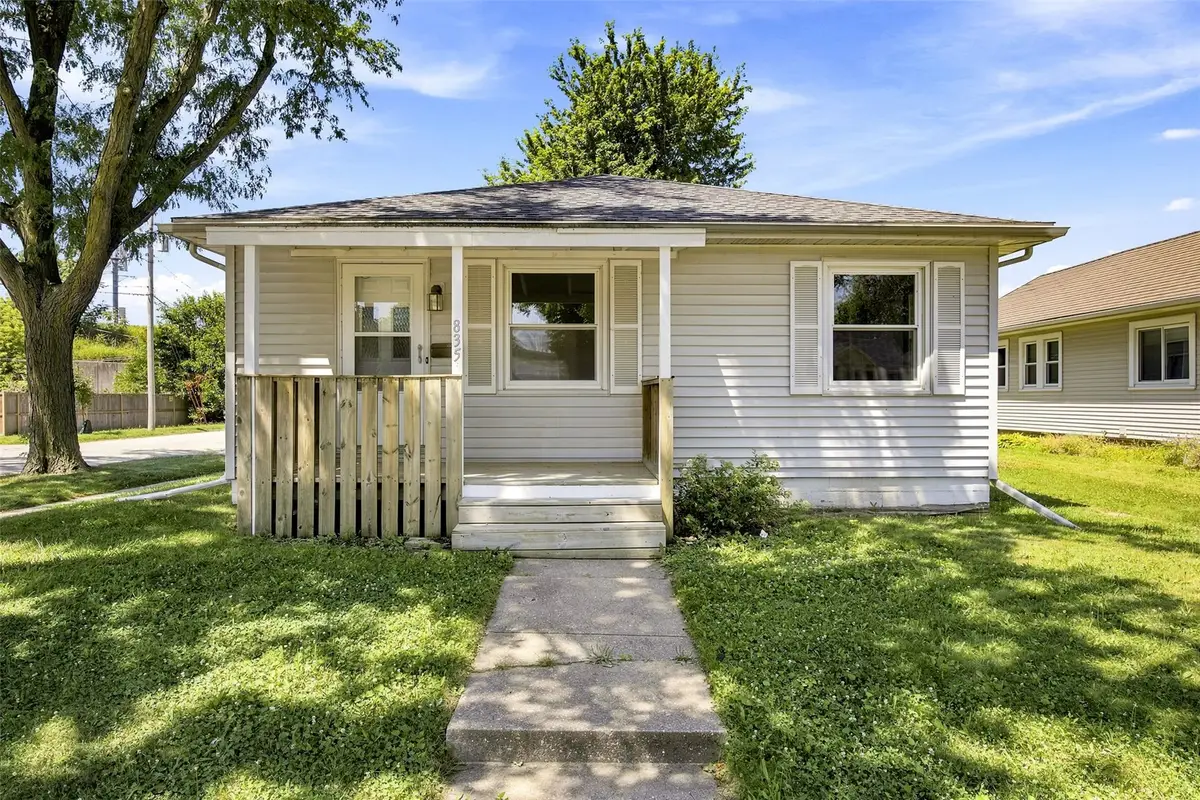835 12th Street Ne, Cedar Rapids, IA 52402 - #1