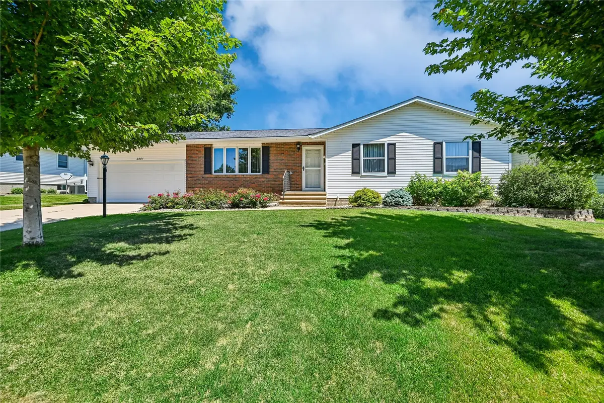 2201 Balsam Drive Sw, Cedar Rapids, IA 52404 - #1