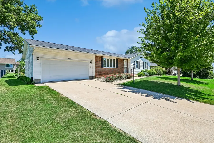 2201 Balsam Drive Sw, Cedar Rapids, IA 52404 - #2
