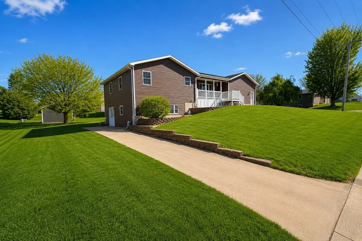 740 W 6th Street, Monticello, IA 52310 - #1