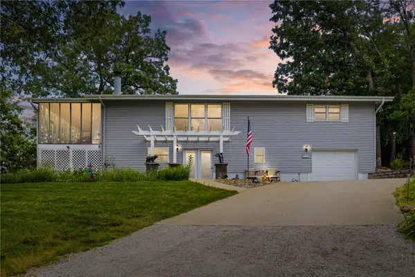 181 Center Point Dr, Montezuma, IA 50171