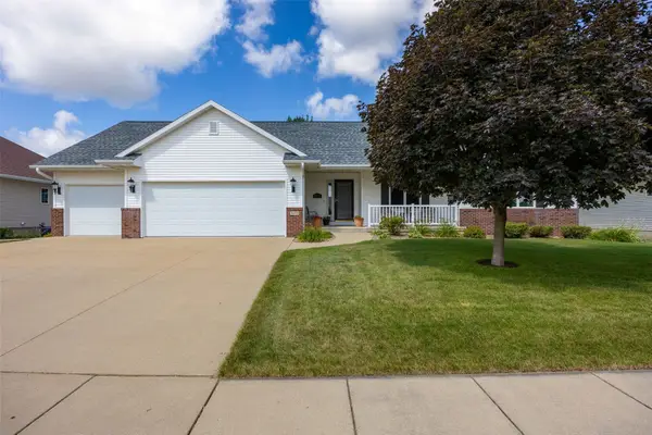 300 N 15th Avenue, Hiawatha, IA 52233