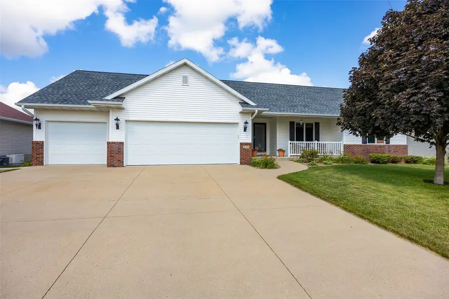 300 N 15th Avenue, Hiawatha, IA 52233 - #2
