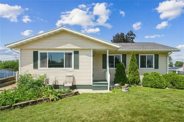 5450 Plainview Dr Nw, Cedar Rapids, IA 52405