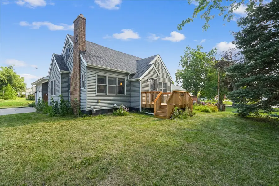 1844 B Avenue Nw, Cedar Rapids, IA 52405 - #2