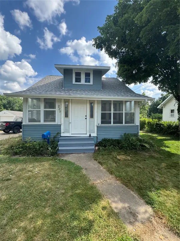 229 28th Street Dr, Cedar Rapids, IA 52403