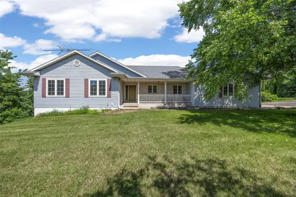 6808 Michael Road, Palo, IA 52324