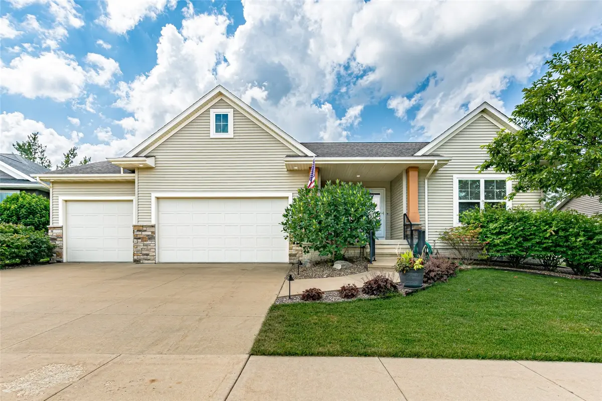 3509 Fitzroy Road, Hiawatha, IA 52233 - #1