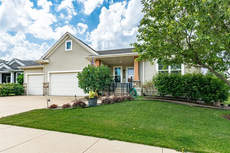3509 Fitzroy Road, Hiawatha, IA 52233 - #2