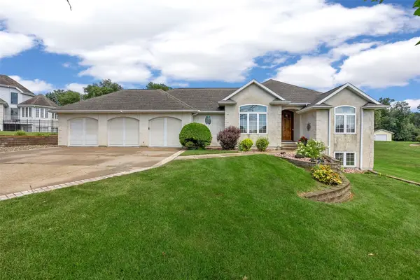 8401 Santa Maria Drive Sw, Cedar Rapids, IA 52404
