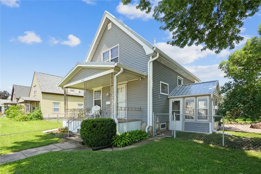 824 Center Pt Rd, Cedar Rapids, IA 52402 - #2