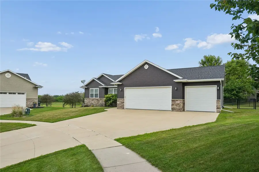 5027 Cotton Court Sw, Cedar Rapids, IA 52404 - #3