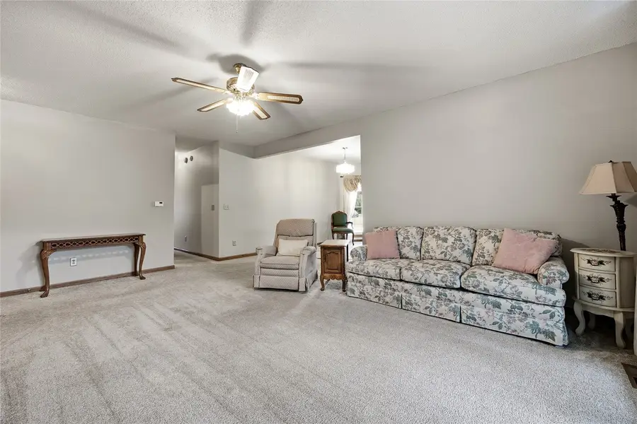 4425 Westchester Drive Ne #B, Cedar Rapids, IA 52402 - #2