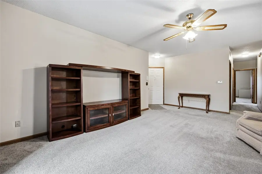 4425 Westchester Drive Ne #B, Cedar Rapids, IA 52402 - #3