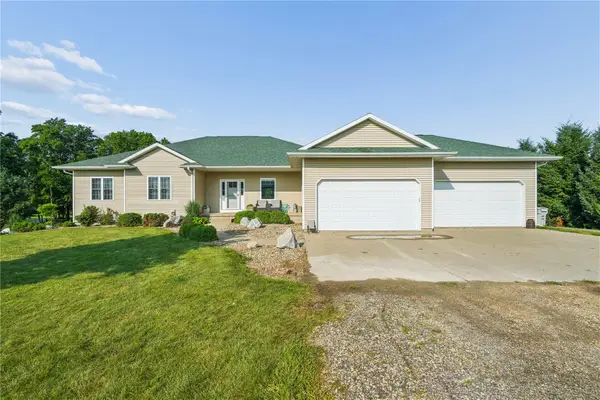 7997 218th Ave, Martelle, IA 52305
