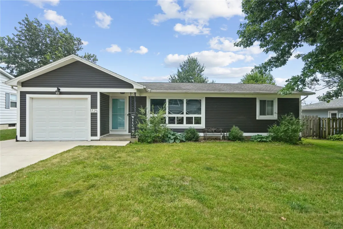 1725 Country Club Dr, Marion, IA 52302 - #1