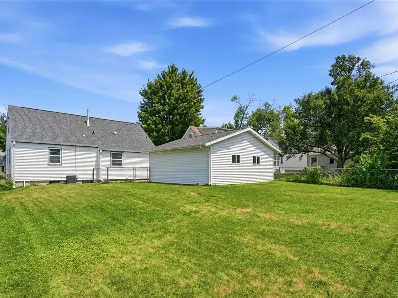 1635 Texas Avenue Ne, Cedar Rapids, IA 52402 - #3