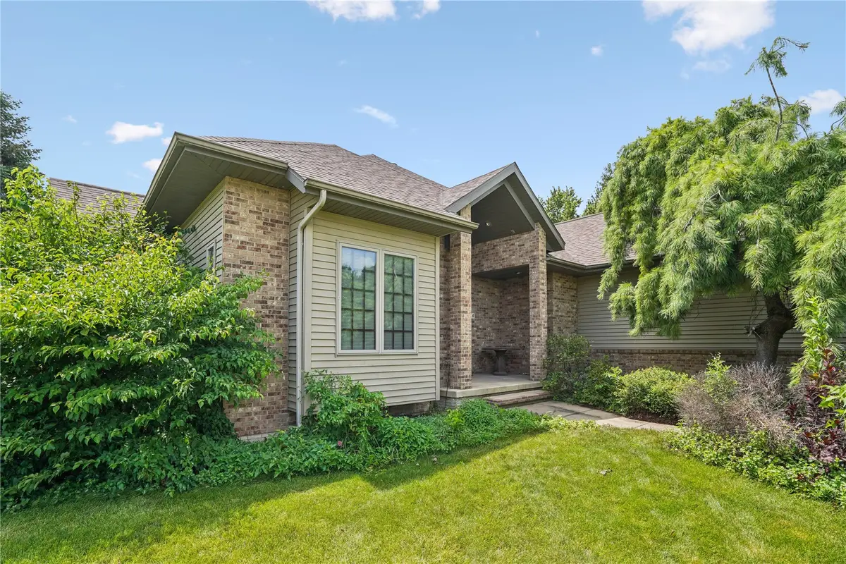 704 18th Street W, Vinton, IA 52349 - #1