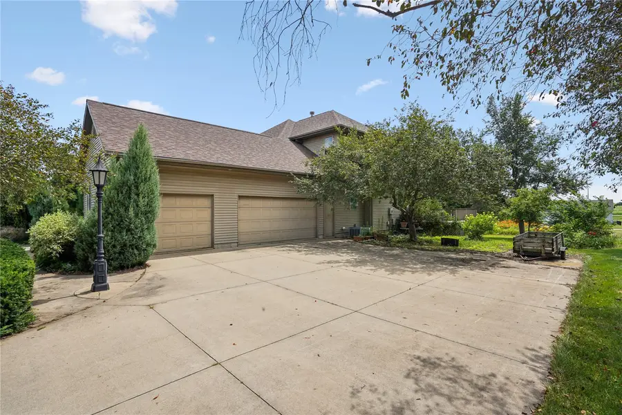 704 18th Street W, Vinton, IA 52349 - #3