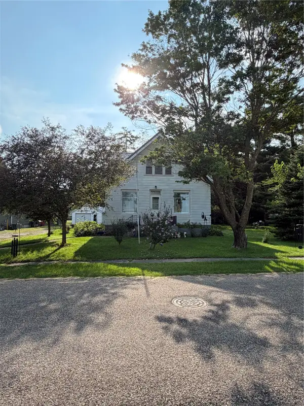 107 North Street, Mt Auburn, IA 52313
