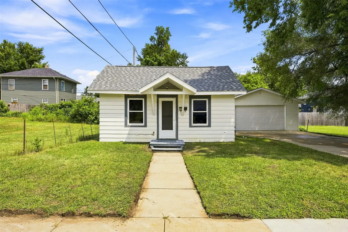 3015 2nd Avenue Se, Cedar Rapids, IA 52403 - #1