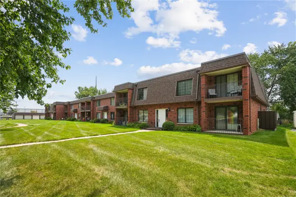 5715 Golden Court Ne #45, Cedar Rapids, IA 52402