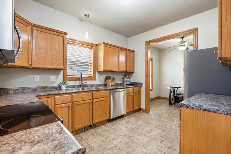1001 H Nw, Cedar Rapids, IA 52405 - #3