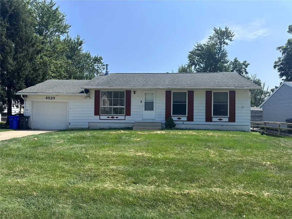 6520 Medford Lane Ne, Cedar Rapids, IA 52402 - #1