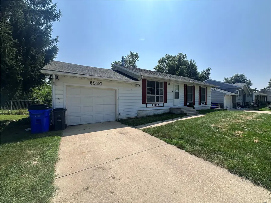 6520 Medford Lane Ne, Cedar Rapids, IA 52402 - #2