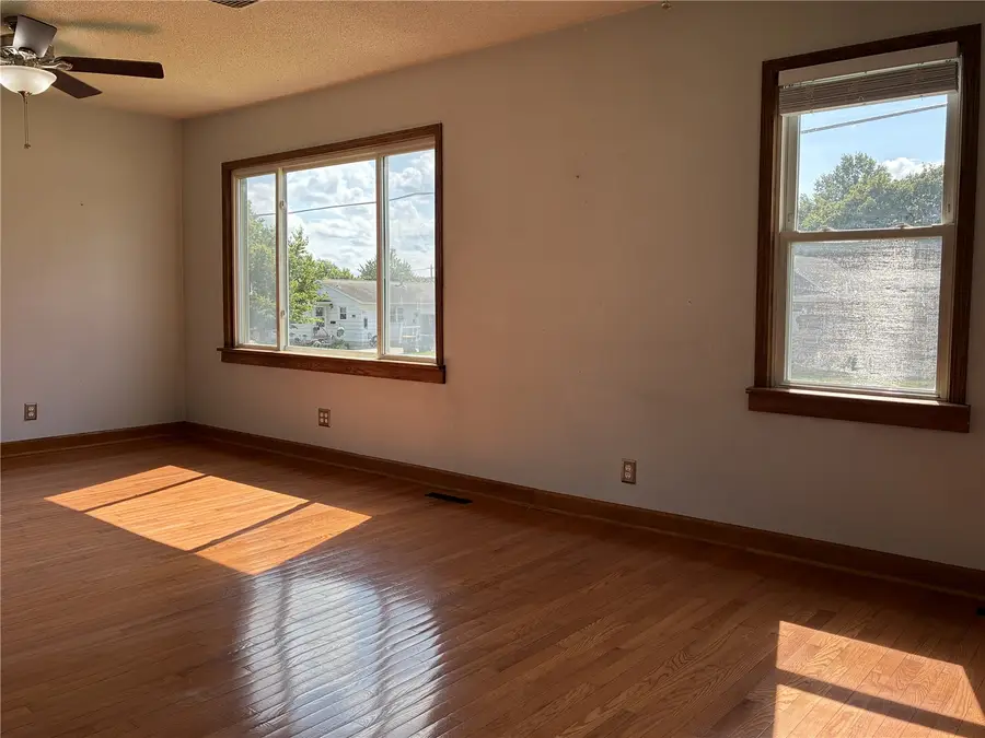 602 E 9th, Vinton, IA 52349 - #2