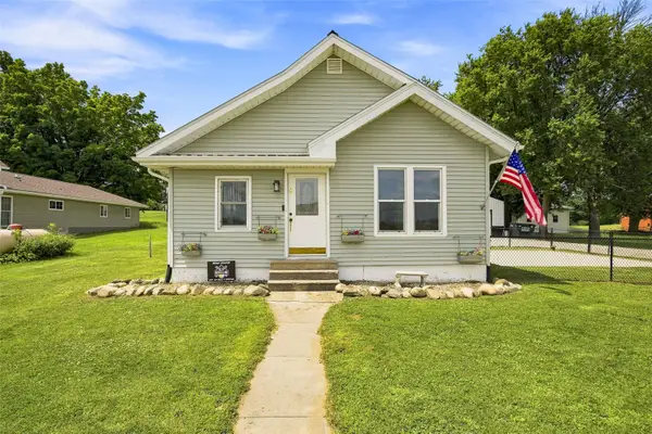 5922 Troy Mills Road, Coggon, IA 52344