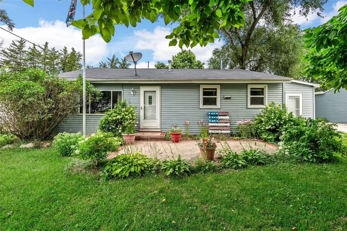 6524 Parkview Avenue, Cedar Rapids, IA 52403 - #1
