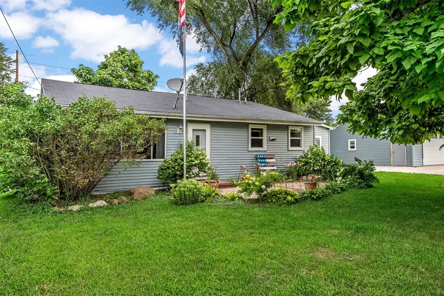 6524 Parkview Avenue, Cedar Rapids, IA 52403 - #2
