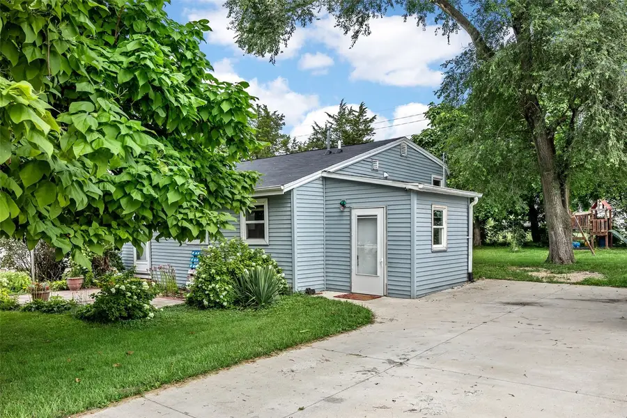 6524 Parkview Avenue, Cedar Rapids, IA 52403 - #3