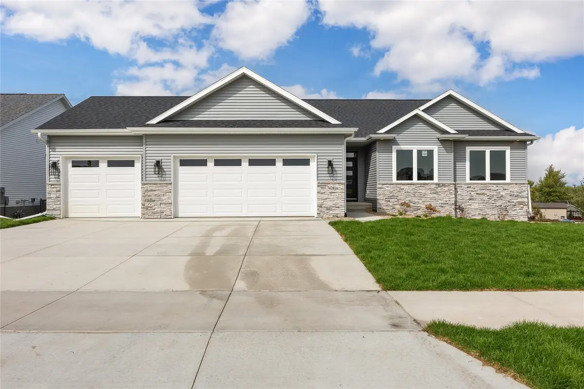 225 Mccarran Avenue Ne, Cedar Rapids, IA 52402 - #1