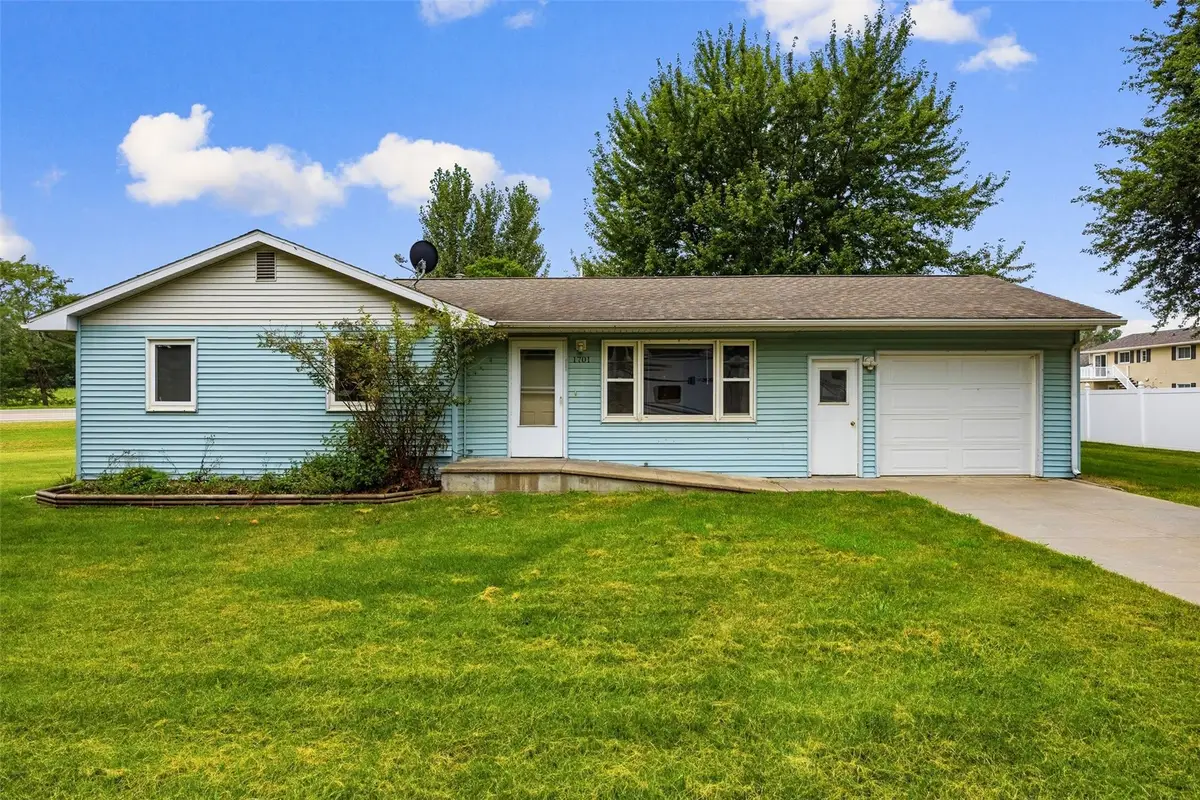 1701 I Avenue, Vinton, IA 52349 - #1