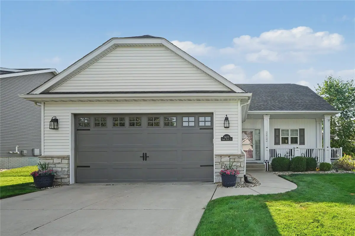 3422 Forest Valley Court Ne, Cedar Rapids, IA 52411 - #1