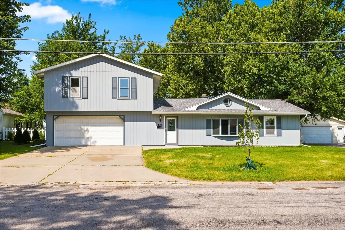 5430 Vermont Street Sw, Cedar Rapids, IA 53404 - #1