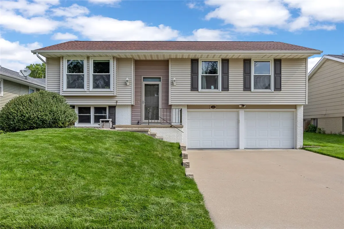 230 Sussex Dr Ne, Cedar Rapids, IA 52402 - #1