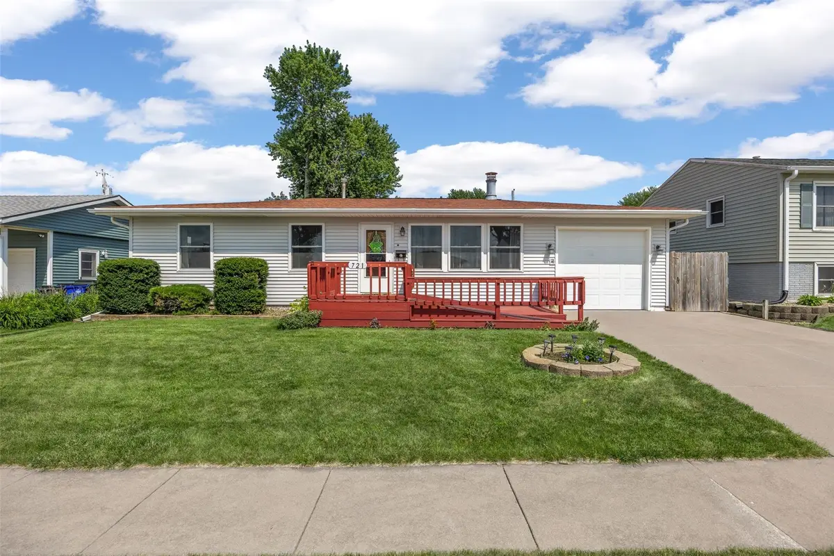721 Owen Street Nw, Cedar Rapids, IA 52405 - #1