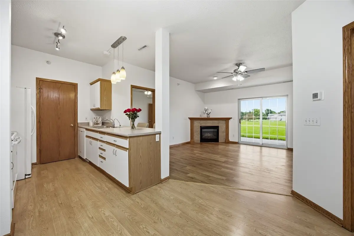 250 Cimarron Drive #201, Hiawatha, IA 52233 - #1