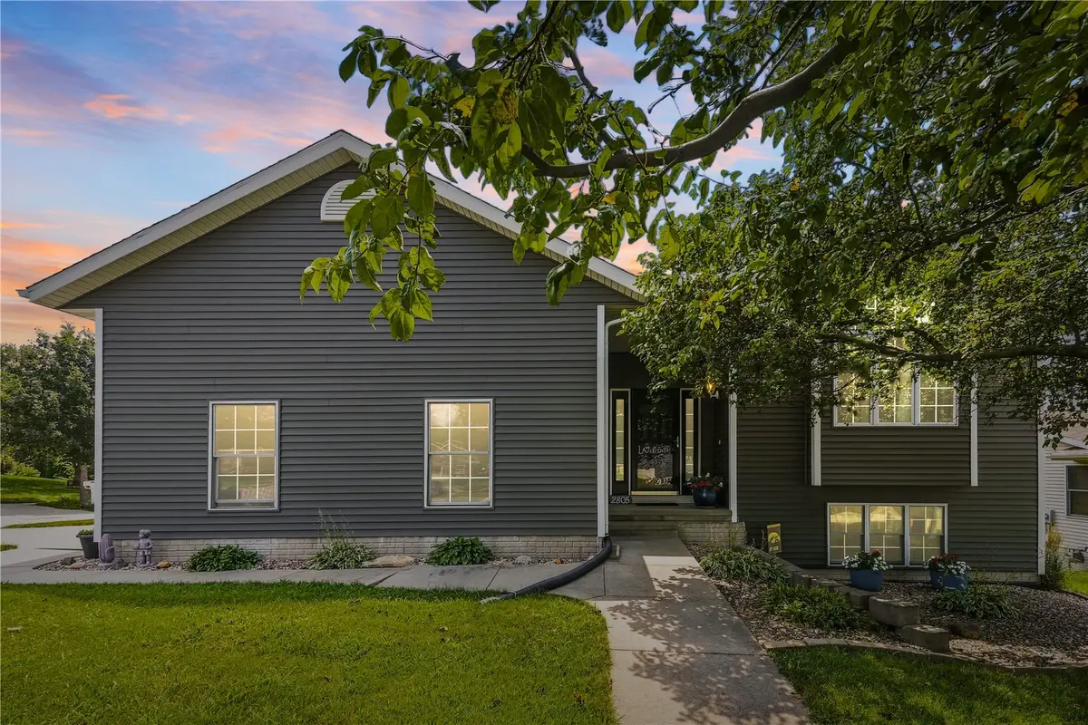 2805 38th Avenue Sw, Cedar Rapids, IA 52404 - #1