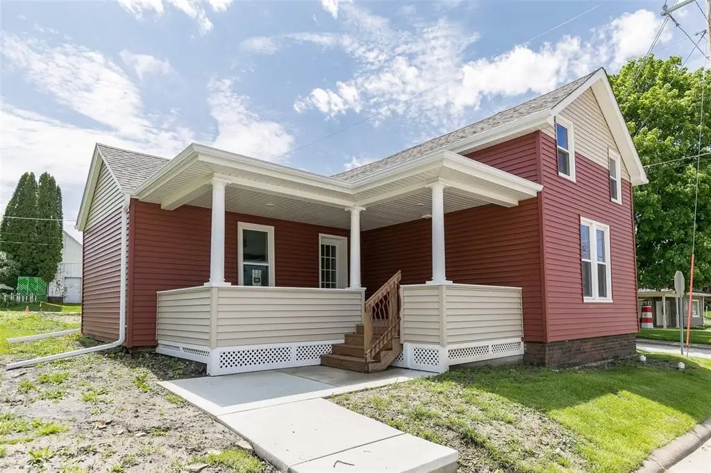 405 W Main Street, Anamosa, IA 52205 - #1
